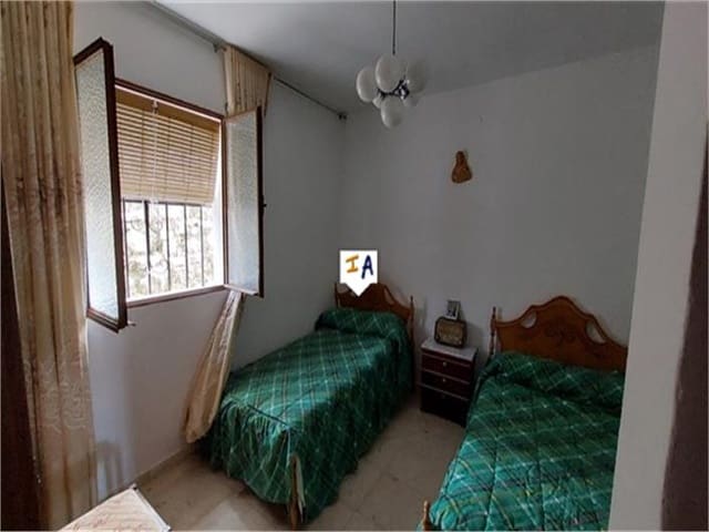 4 slaapkamer Finca/Landhuis te koop in Iznájar met zwembad garage - € 139.000 (Ref: 7904262)