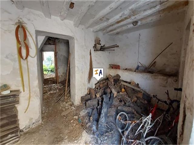 Hus til salgs i Luque med garasje - € 14 000 (Ref: 7917899)