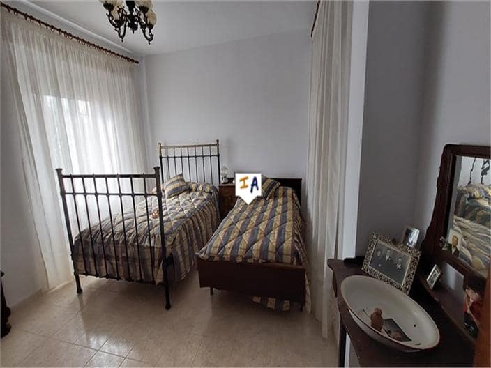 3 soveværelse Byhus til salg i Monturque med garage - € 92.000 (Ref: 7966559)