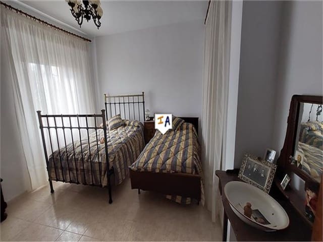 3 soverom Hus til salgs i Monturque med garasje - € 92 000 (Ref: 7966559)