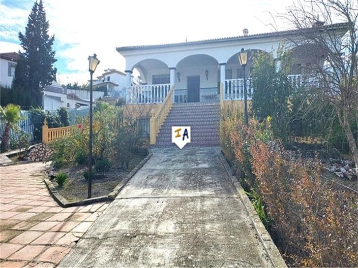 5 soveværelse Villa til salg i Rute med swimmingpool - € 325.000 (Ref: 8022637)