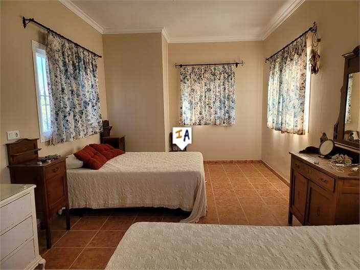 3 soveværelse Finca/Landehus til salg i Osuna med swimmingpool - € 195.000 (Ref: 8066998)