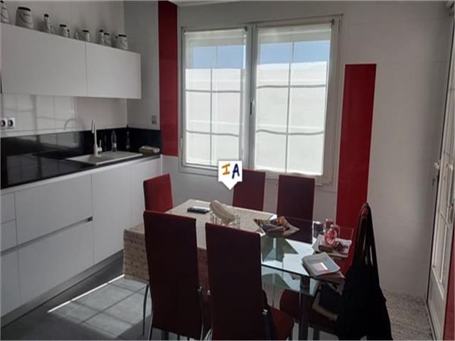 4 soveværelse Villa til salg i Loja med swimmingpool - € 294.000 (Ref: 8141763)