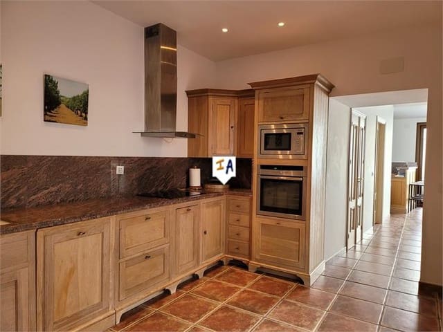 6 camera da letto Casa in vendita in Badolatosa con piscina - 385.000 € (Rif: 8141766)