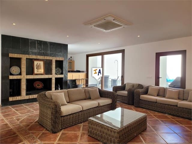 6 camera da letto Casa in vendita in Badolatosa con piscina - 385.000 € (Rif: 8141766)