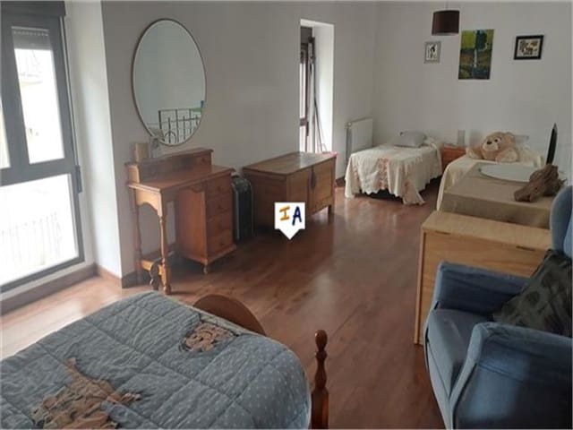 5 bedroom Townhouse for sale in Torres with pool garage - € 159,900 (Ref: 8169354)