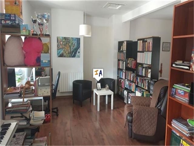 5 bedroom Townhouse for sale in Torres with pool garage - € 159,900 (Ref: 8169354)