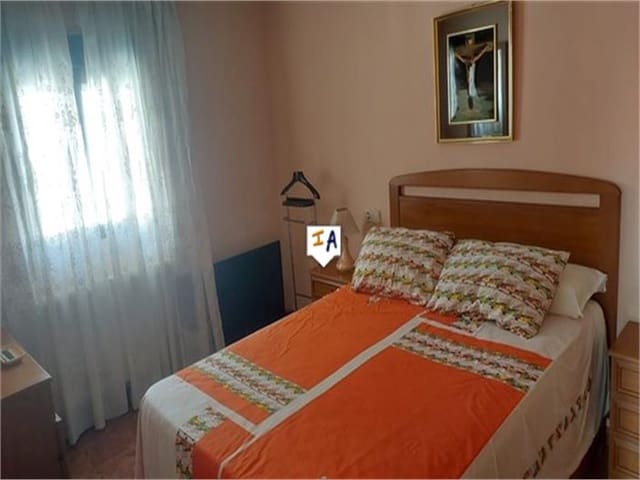 4 makuuhuone Omakotitalo myytävänä paikassa Alcalá la Real mukana 
autotalli - 113 000 € (Ref: 8173845)