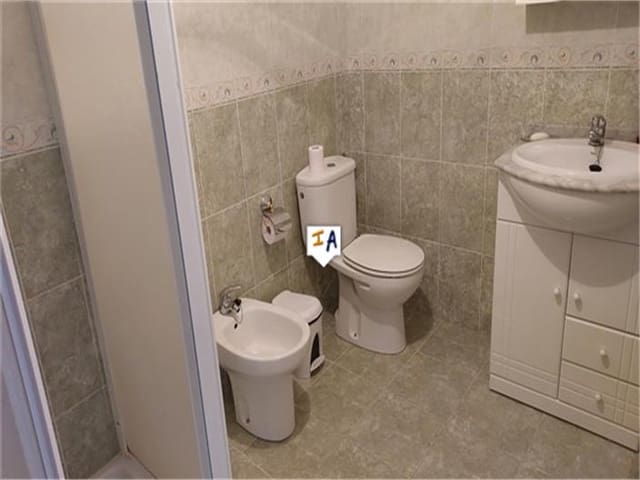 8 soverom Hus til salgs i Rute med garasje - € 72 000 (Ref: 8181428)