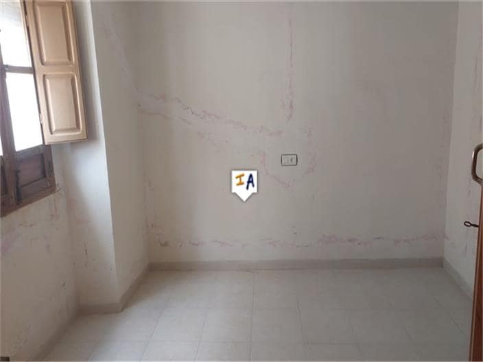 5 soveværelse Byhus til salg i Castillo de Locubin - € 45.000 (Ref: 8322253)