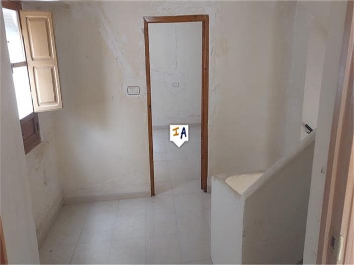 5 soveværelse Byhus til salg i Castillo de Locubin - € 45.000 (Ref: 8322253)