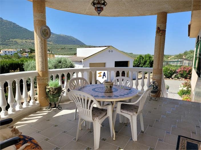 4 soveværelse Villa til salg i Loja med garage - € 400.000 (Ref: 8331333)