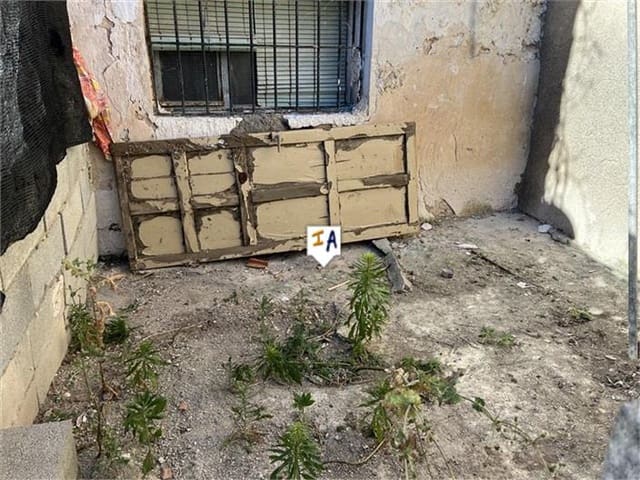 5 soveværelse Byhus til salg i La Rabita, Alcalá la Real - € 47.000 (Ref: 8384725)