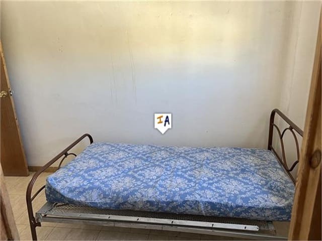 3 soverom Hus til salgs i Rute med garasje - € 39 000 (Ref: 8386210)