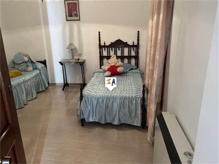 6 soverom Hus til salgs i Durcal med garasje - € 275 000 (Ref: 8387826)