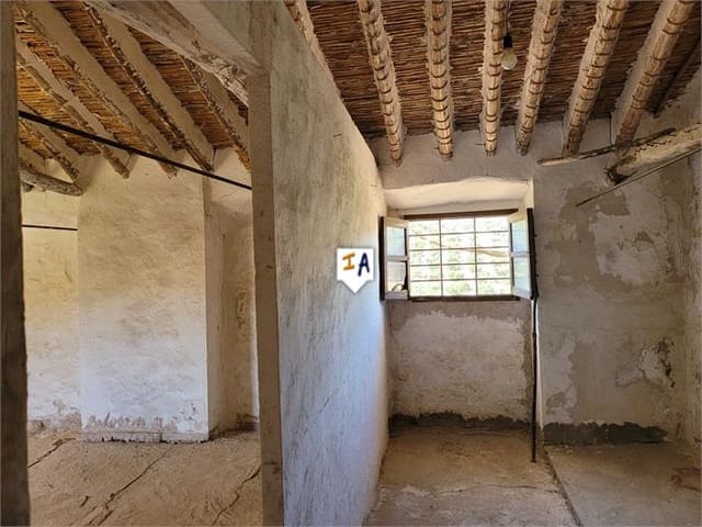 4 slaapkamer Finca/Landhuis te koop in Iznájar - € 200.000 (Ref: 8390326)