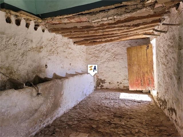 4 slaapkamer Finca/Landhuis te koop in Iznájar - € 200.000 (Ref: 8390326)