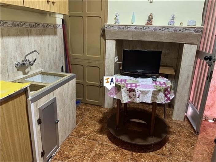 4 soverom Hus til salgs i Castillo de Locubin med garasje - € 49 900 (Ref: 8419121)