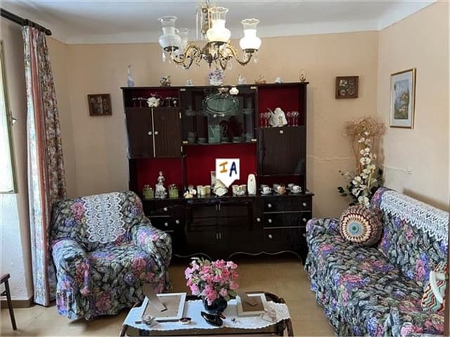 4 slaapkamer Huis te koop in Castillo de Locubín met garage - € 49.900 (Ref: 8419121)