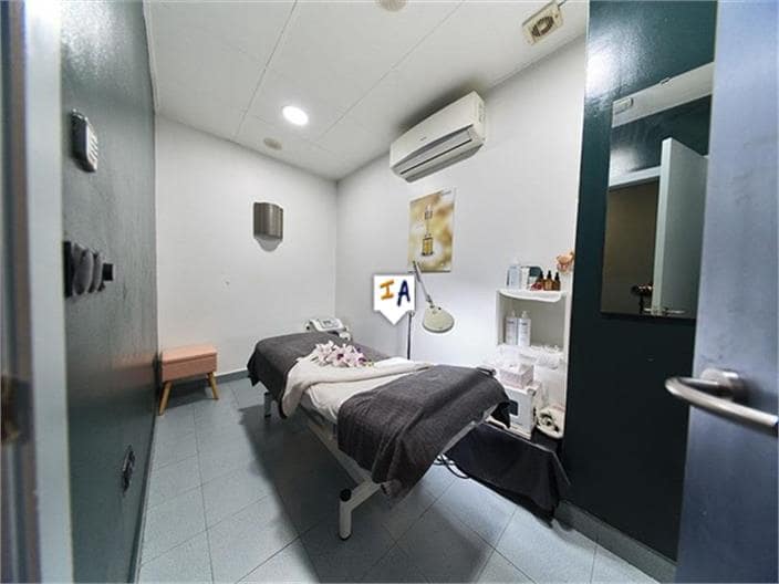 Kommersiell til salgs i Granada by - € 585 000 (Ref: 8420958)