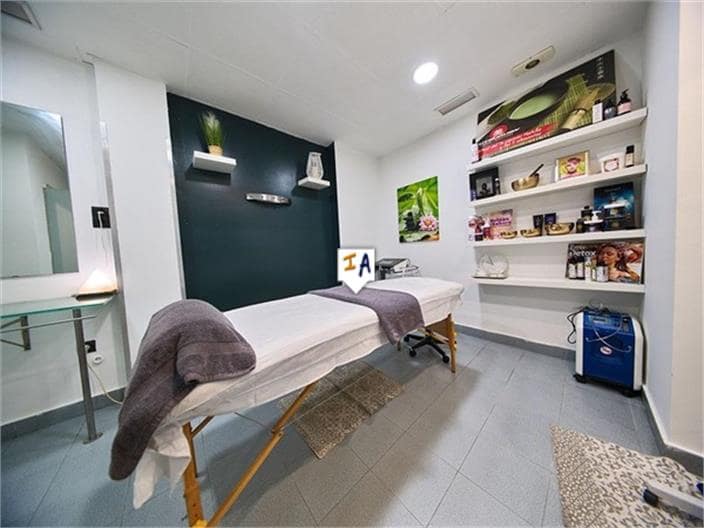 Kommersiell til salgs i Granada by - € 585 000 (Ref: 8420958)