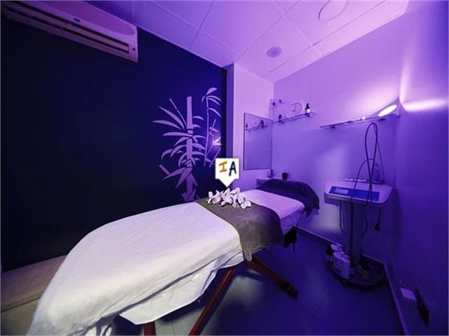 Commercial for sale in Centro - Sagrario, Granada city - € 585,000 (Ref: 8420958)