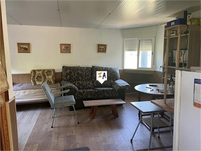 3 slaapkamer Finca/Landhuis te koop in Castillo de Locubin met garage - € 150.000 (Ref: 8422788)