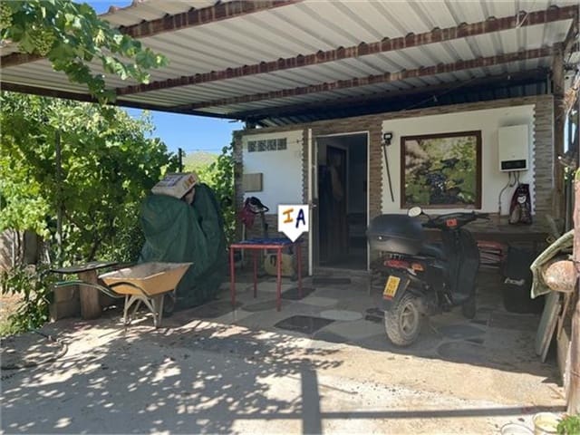 3 slaapkamer Finca/Landhuis te koop in Castillo de Locubín met garage - € 150.000 (Ref: 8422788)