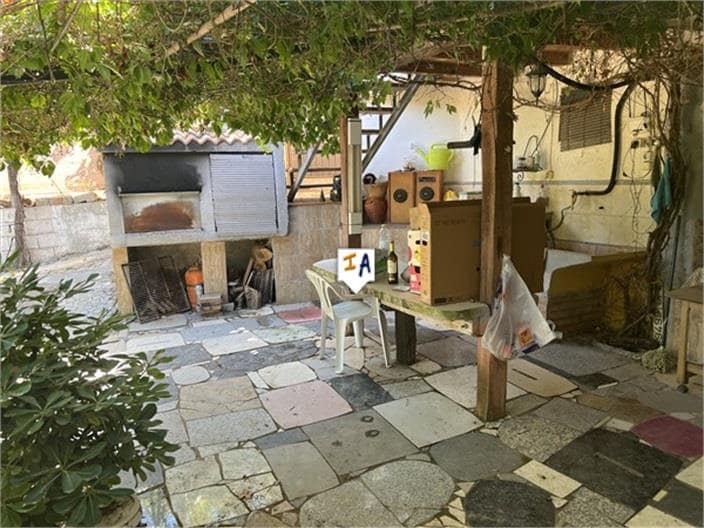 3 slaapkamer Finca/Landhuis te koop in Castillo de Locubin met garage - € 150.000 (Ref: 8422788)