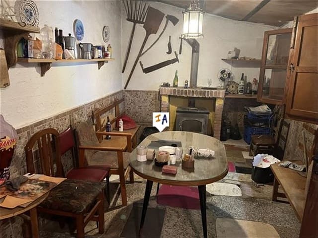 3 slaapkamer Finca/Landhuis te koop in Castillo de Locubín met garage - € 150.000 (Ref: 8422788)