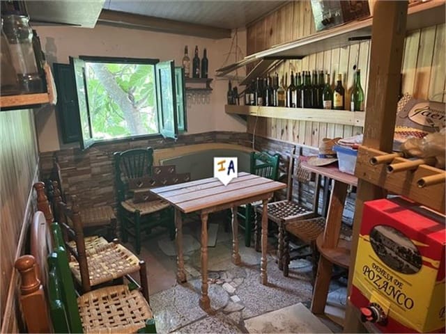 3 slaapkamer Finca/Landhuis te koop in Castillo de Locubín met garage - € 150.000 (Ref: 8422788)