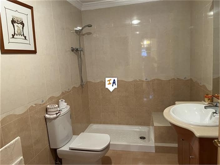 3 bedroom Townhouse for sale in Castillo de Locubin with garage - € 108,000 (Ref: 8425944)