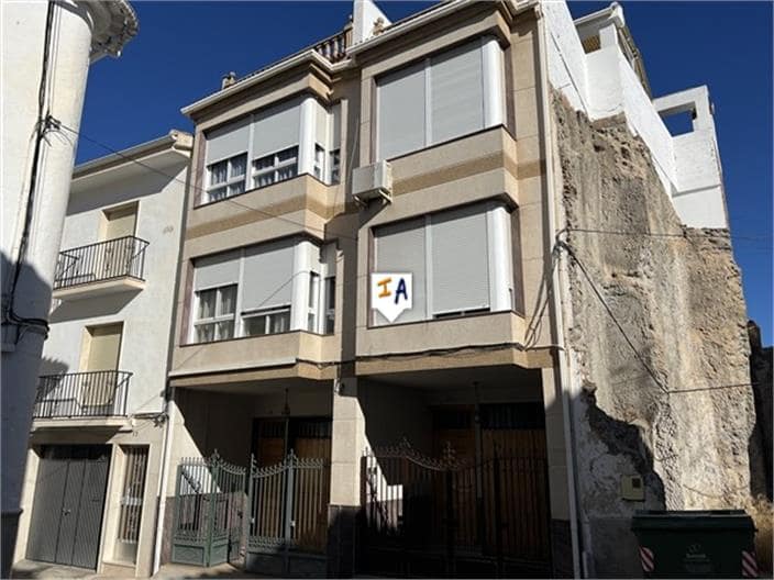 3 bedroom Townhouse for sale in Castillo de Locubin with garage - € 108,000 (Ref: 8425944)