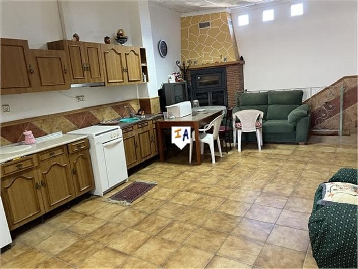 3 bedroom Townhouse for sale in Castillo de Locubin with garage - € 108,000 (Ref: 8425944)