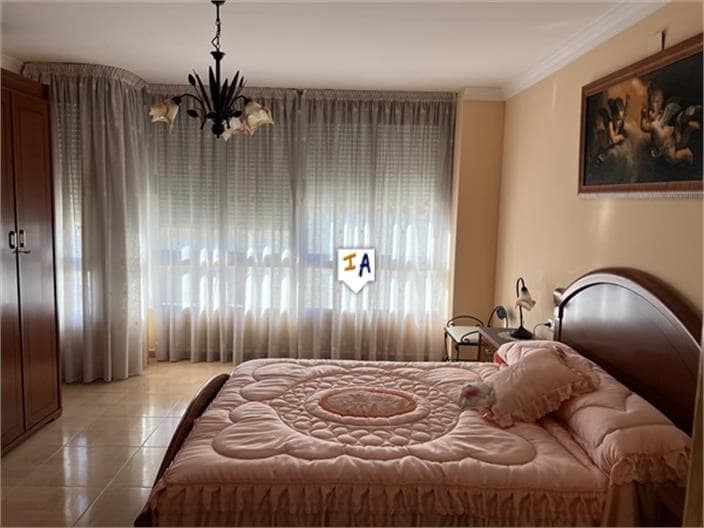 3 bedroom Townhouse for sale in Castillo de Locubin with garage - € 108,000 (Ref: 8425944)