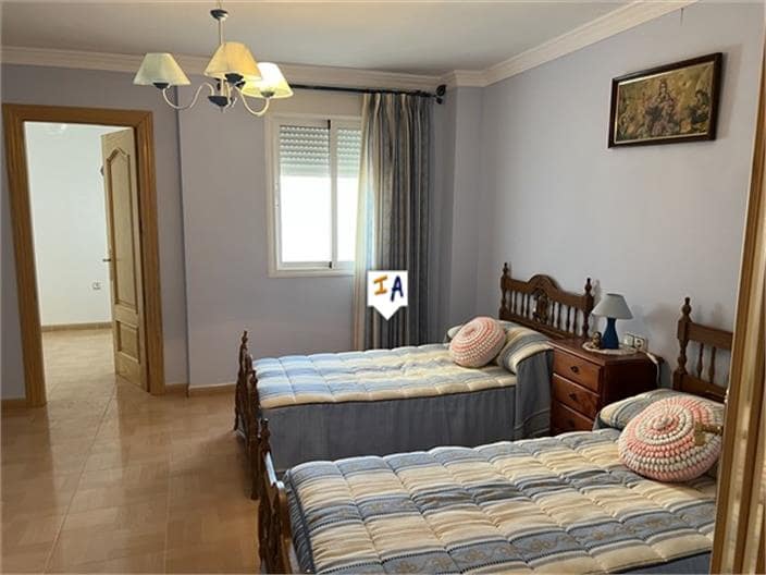 3 bedroom Townhouse for sale in Castillo de Locubin with garage - € 108,000 (Ref: 8425944)