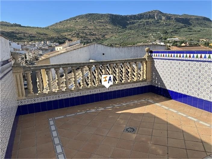 3 bedroom Townhouse for sale in Castillo de Locubin with garage - € 108,000 (Ref: 8425944)