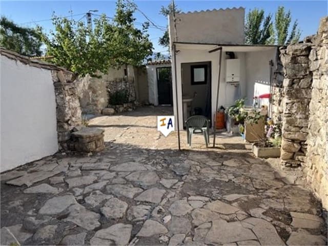 3 slaapkamer Finca/Landhuis te koop in Alcalá la Real met garage - € 75.000 (Ref: 8466105)