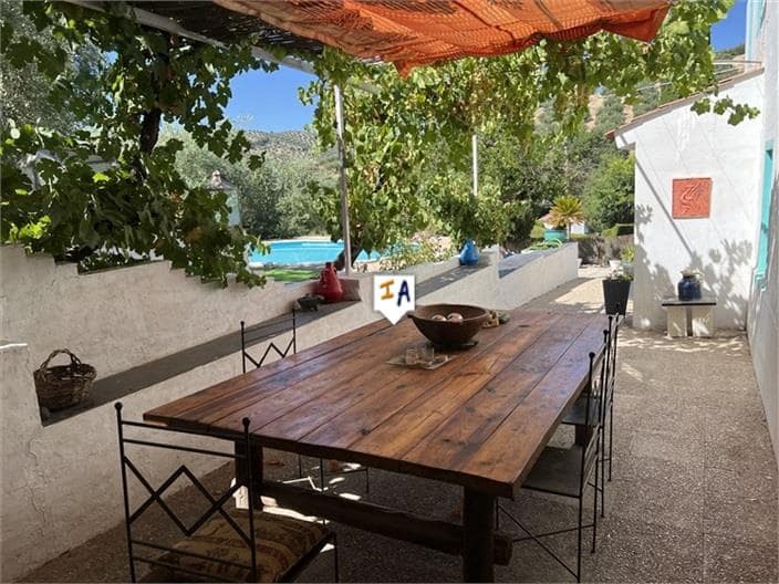 5 chambre Finca/Maison de Campagne à vendre à Algarinejo avec piscine garage - 220 000 € (Ref: 8479007)