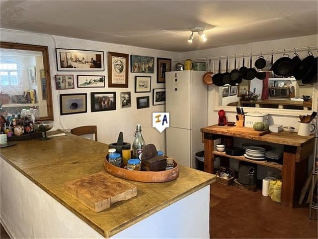 5 chambre Finca/Maison de Campagne à vendre à Algarinejo avec piscine garage - 220 000 € (Ref: 8479007)