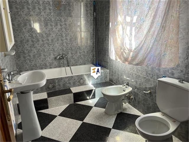 5 slaapkamer Appartement te koop in Fuente-Tójar - € 93.000 (Ref: 8481766)