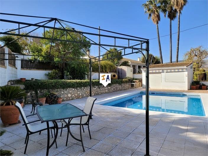 4 soveværelse Villa til salg i Lora de Estepa med swimmingpool garage - € 239.500 (Ref: 8518882)