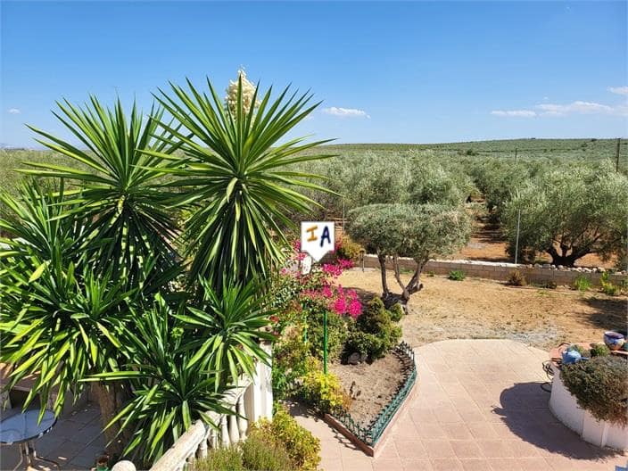 3 soveværelse Villa til salg i Puente Genil med swimmingpool garage - € 199.000 (Ref: 8522700)