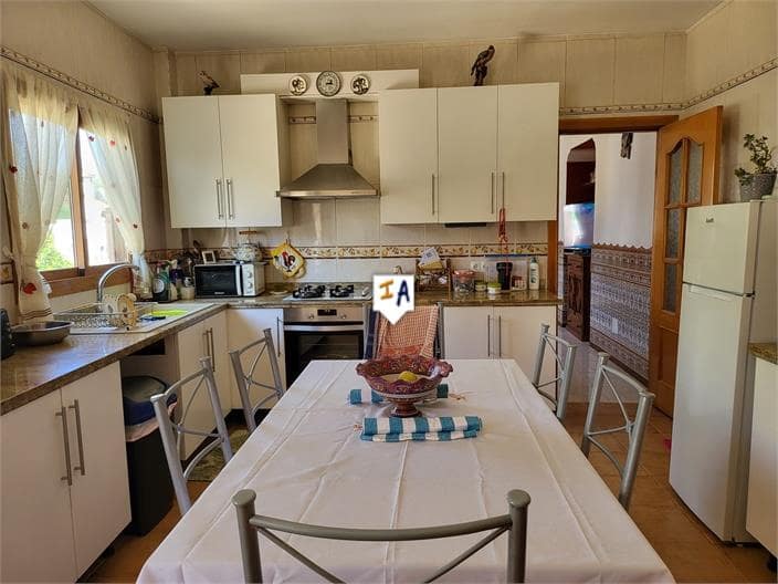 3 soveværelse Villa til salg i Puente Genil med swimmingpool garage - € 199.000 (Ref: 8522700)