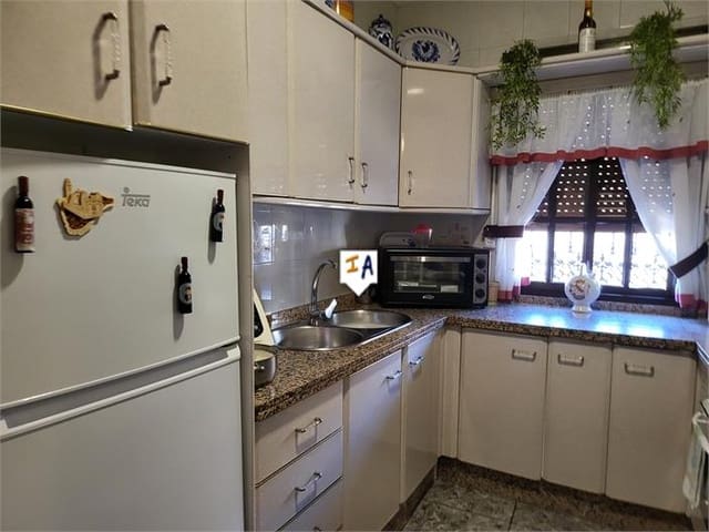 4 slaapkamer Huis te koop in Antequera met garage - € 165.000 (Ref: 8526376)