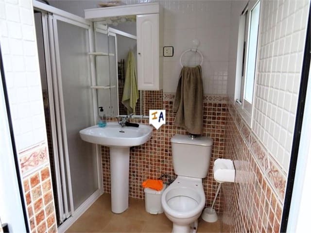 4 slaapkamer Huis te koop in Martos - € 75.000 (Ref: 8601138)