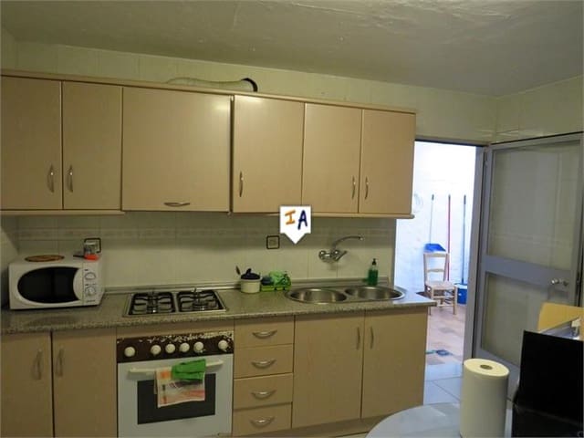 4 slaapkamer Huis te koop in Martos - € 75.000 (Ref: 8601138)