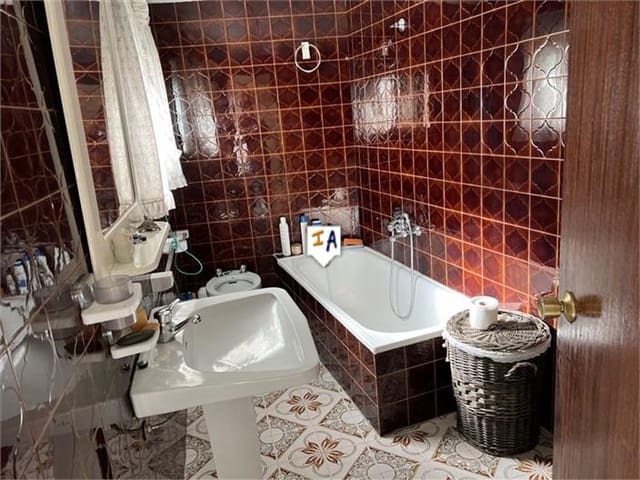 6 soverom Hus til salgs i Luque med garasje - € 69 000 (Ref: 8658107)