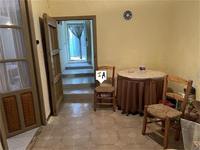 5 slaapkamer Huis te koop in Castillo de Locubín - € 29.900 (Ref: 8658110)