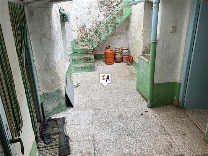 5 soveværelse Byhus til salg i Castillo de Locubin - € 29.900 (Ref: 8658110)